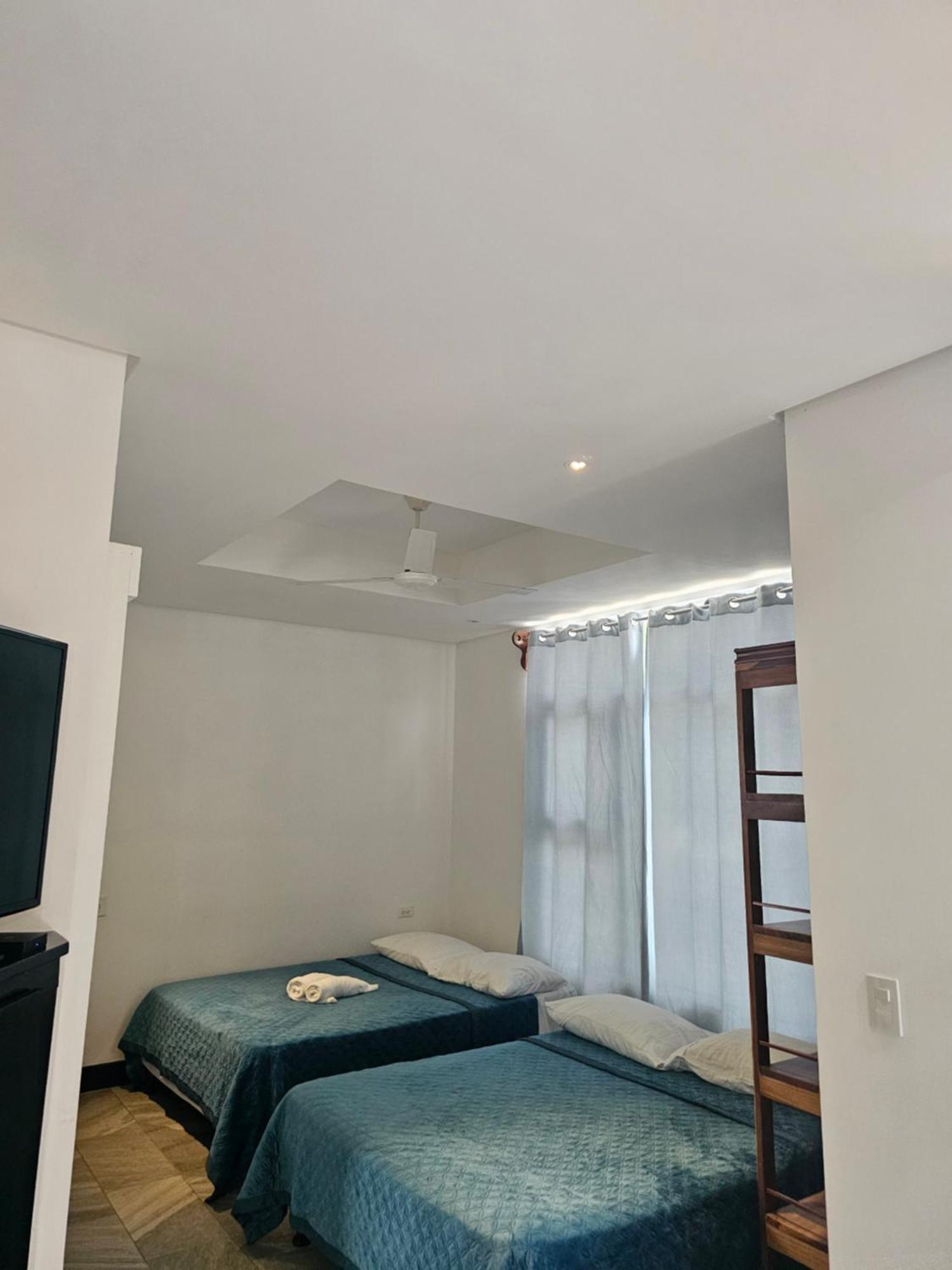 Pura Vida Apartments Quepos Oda fotoğraf