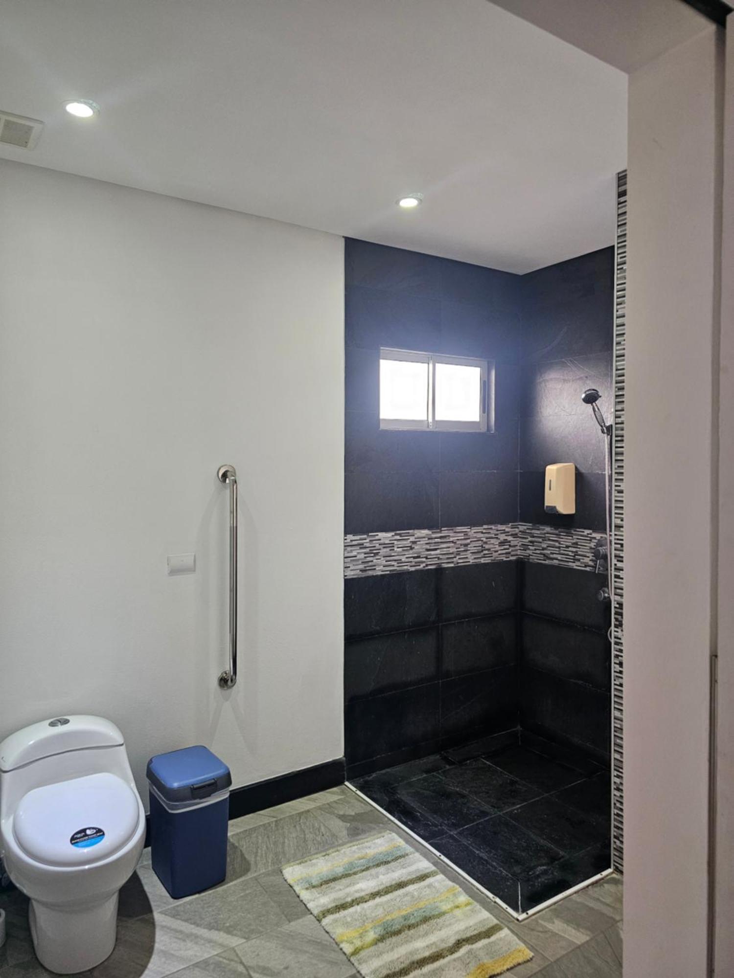 Pura Vida Apartments Quepos Oda fotoğraf