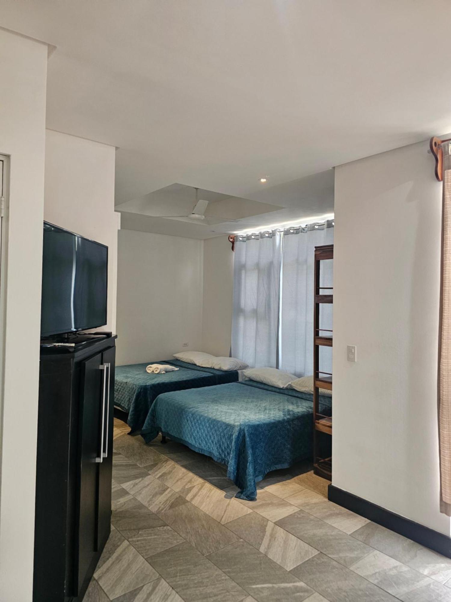 Pura Vida Apartments Quepos Oda fotoğraf