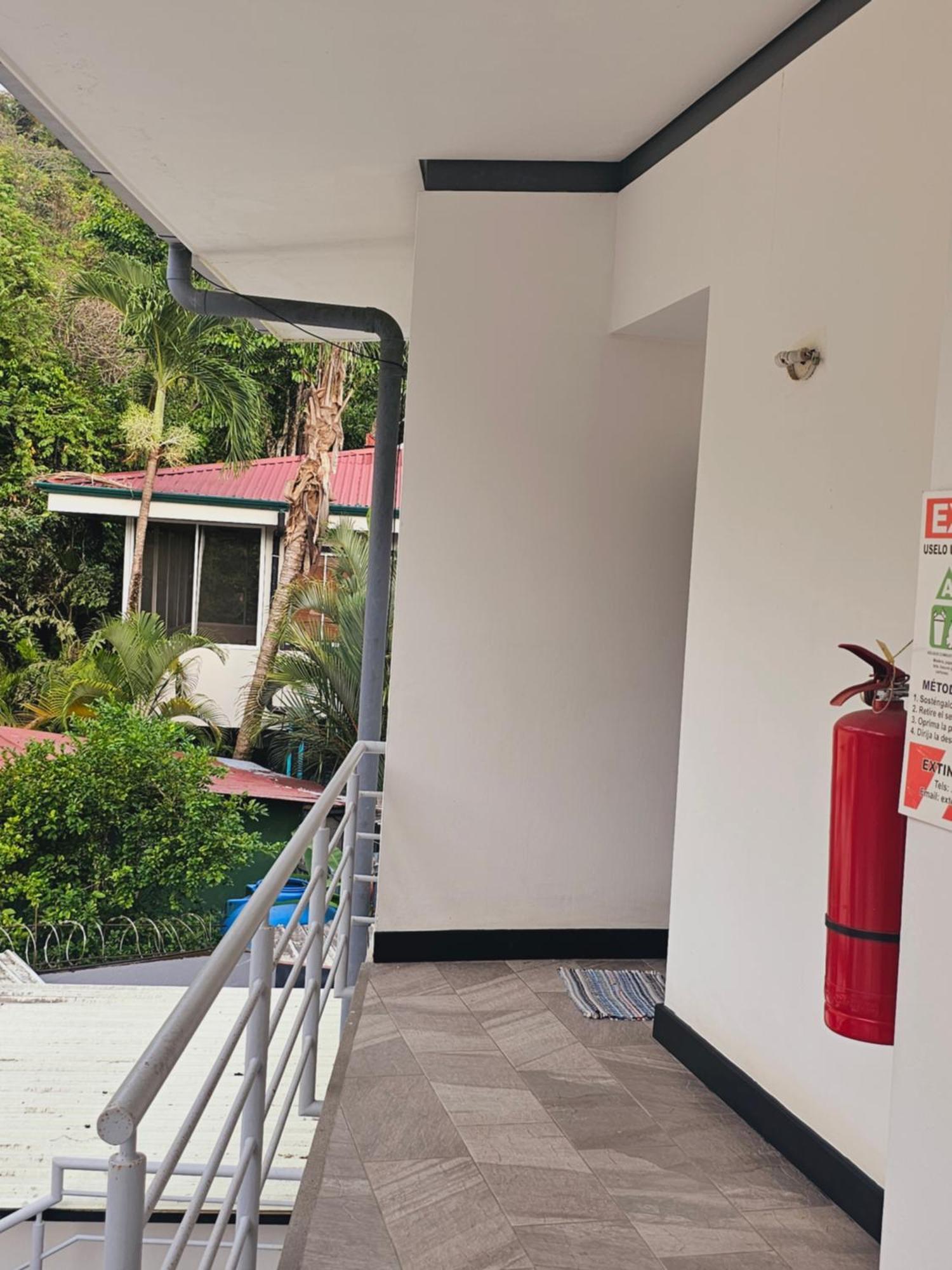 Pura Vida Apartments Quepos Oda fotoğraf