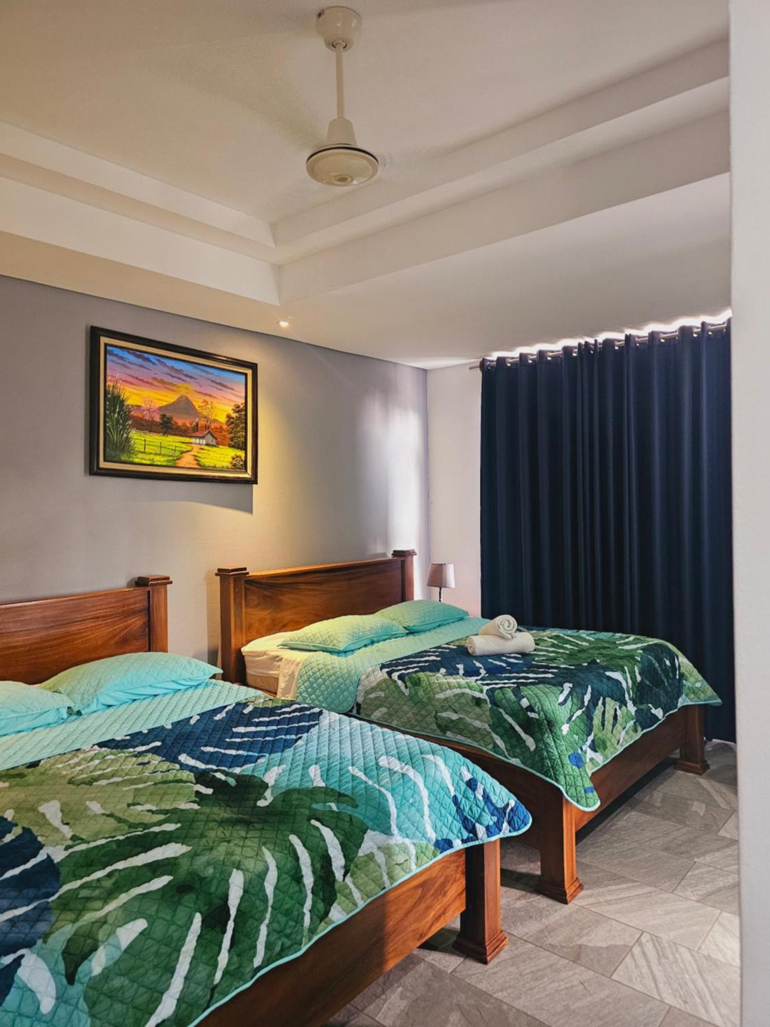 Pura Vida Apartments Quepos Oda fotoğraf